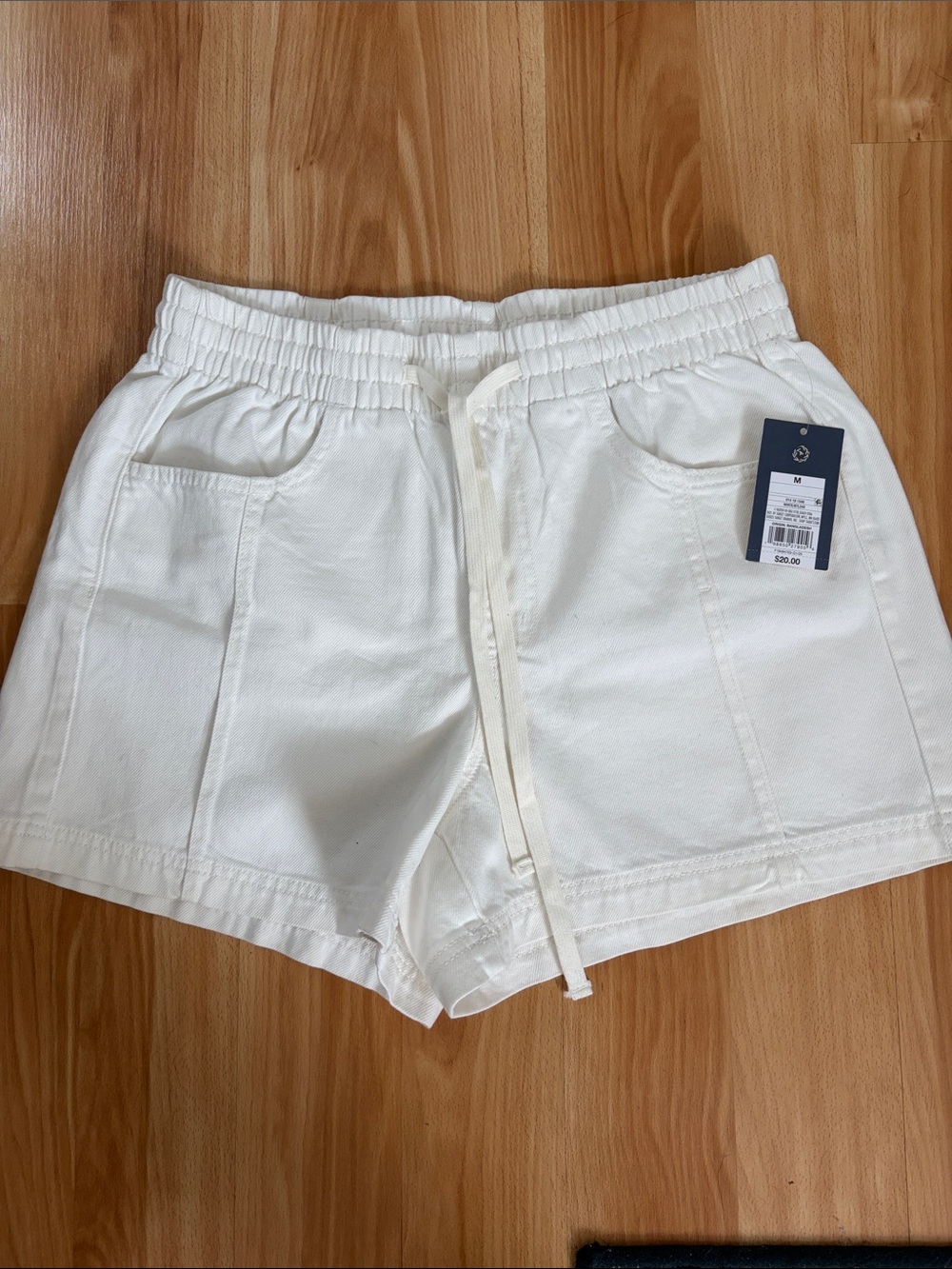 NWT Universal Thread Pull On Short